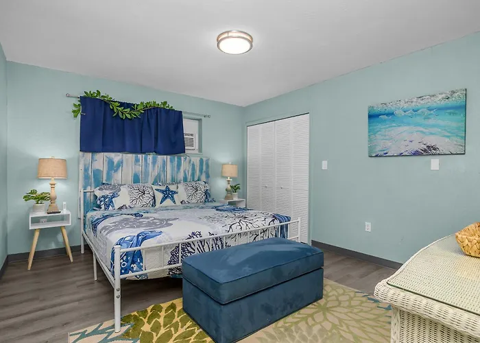 Latitude 26 Waterfront Boutique Resort - Fort Myers Beach